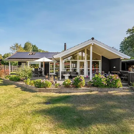 Arisa - 300m From The Sea By Interhome *