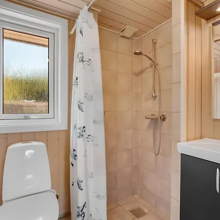 Arisa - 300m From The Sea By Interhome